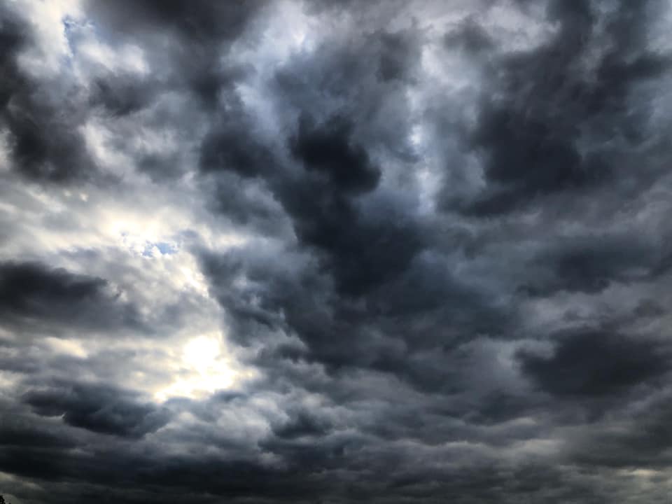 nuage ciel faim gourmandise vorace poeme poesie ecriture litterature texte gracia bejjani