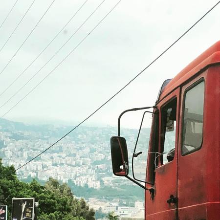 liban street-art camion loin photo gracia bejjani