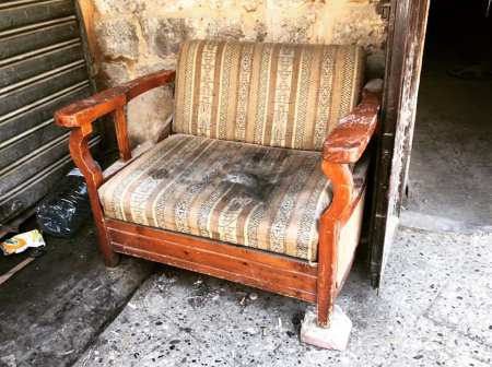 fauteuil rue liban tyr gracia bejjani street-photo vieillesse temps vieux