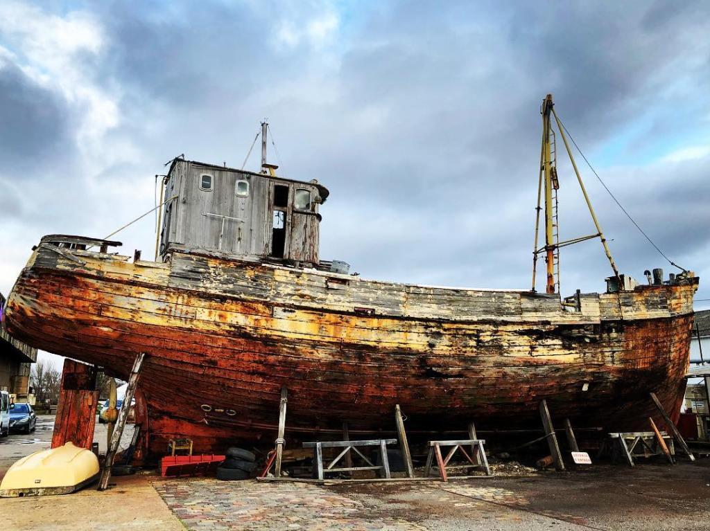 bateau et signe de temps