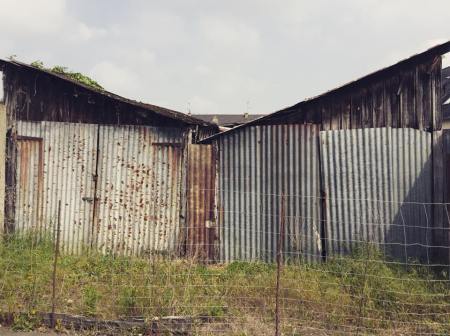 prison barricade barrière toits