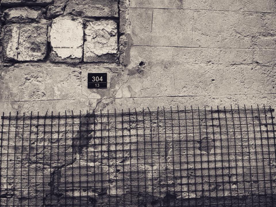 absurde mur protection