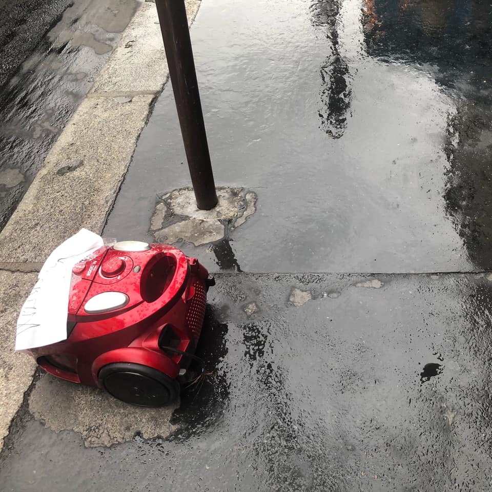 pluie enfant mere métro lundi matin